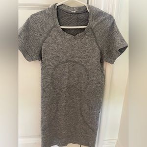 Lululemon Swiftly Tech Short-Sleeve 2.0. Size 0